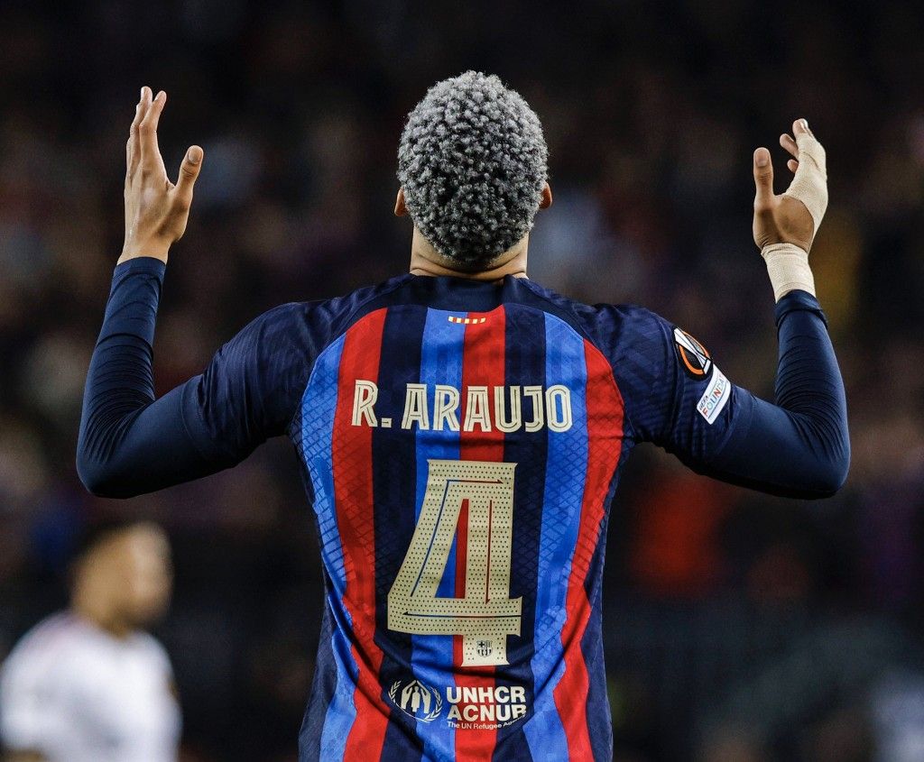 Ronald Araújo Pilar Pertahanan Barcelona yang Menyatukan Kekuatan dan Karakter